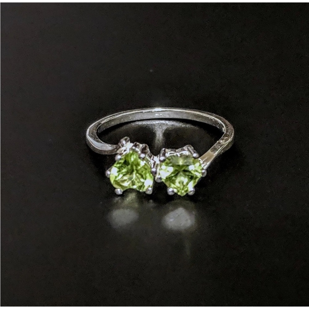 Stunning Double Natural 5mm Peridot Heart Ring in 925 Sterling Silver Size 6.75